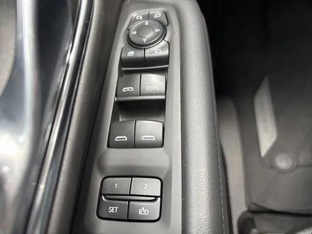 2022 Chevrolet Suburban 4WD RST