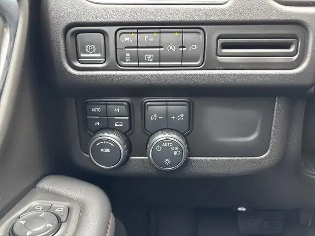 2022 Chevrolet Suburban 4WD RST