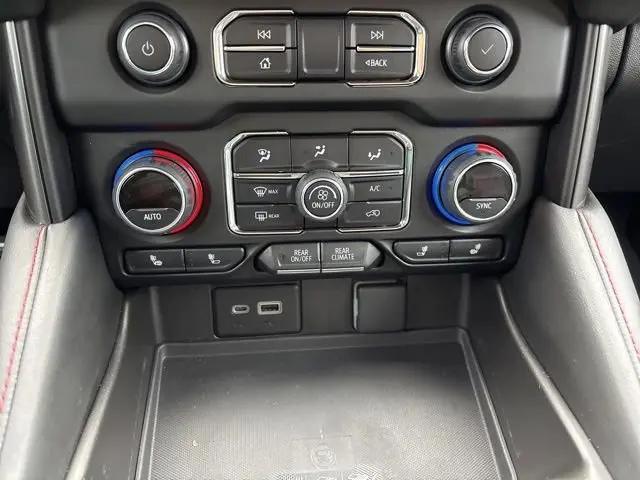 2022 Chevrolet Suburban 4WD RST
