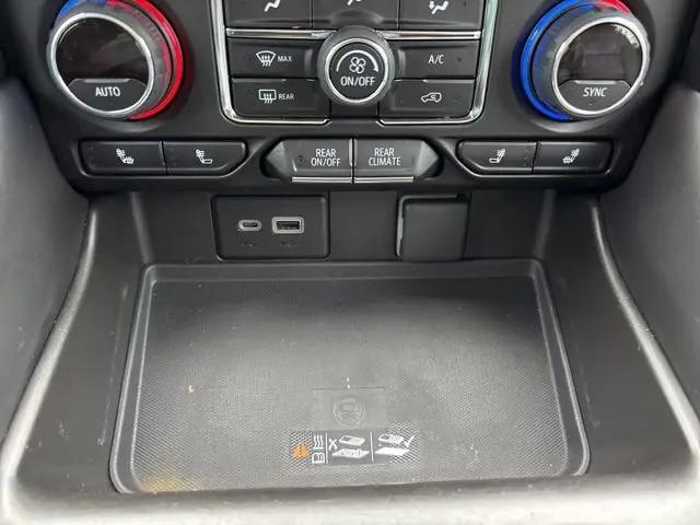 2022 Chevrolet Suburban 4WD RST