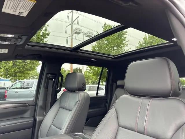 2022 Chevrolet Suburban 4WD RST