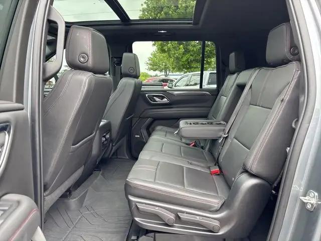 2022 Chevrolet Suburban 4WD RST