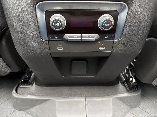 2022 Chevrolet Suburban 4WD RST