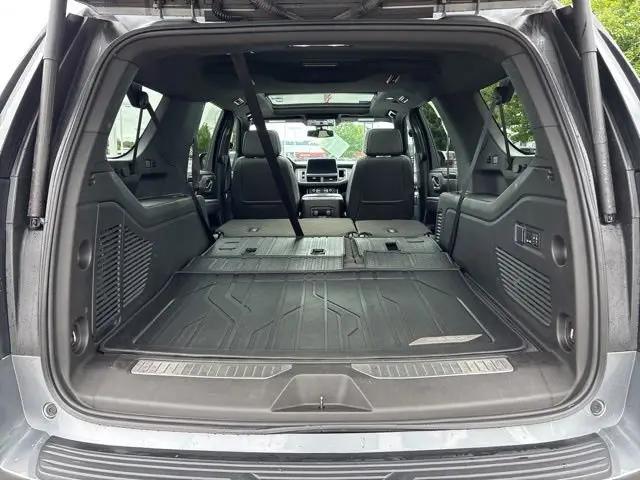 2022 Chevrolet Suburban 4WD RST
