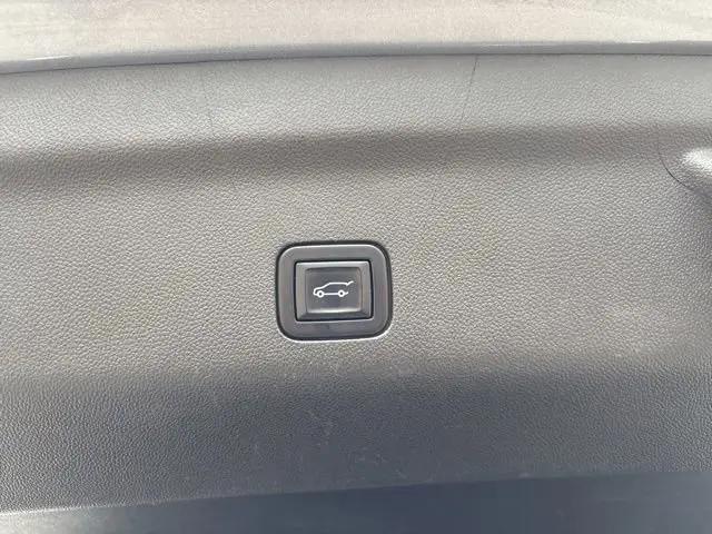 2022 Chevrolet Suburban 4WD RST