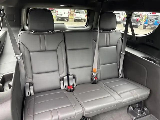 2022 Chevrolet Suburban 4WD RST