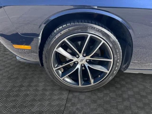2011 Dodge Challenger Base