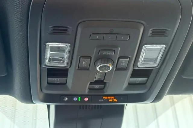 2023 Chevrolet Suburban 4WD Premier