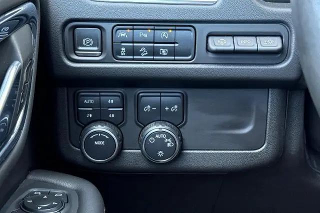 2023 Chevrolet Suburban 4WD Premier