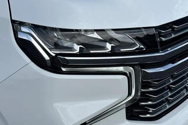2023 Chevrolet Suburban 4WD Premier