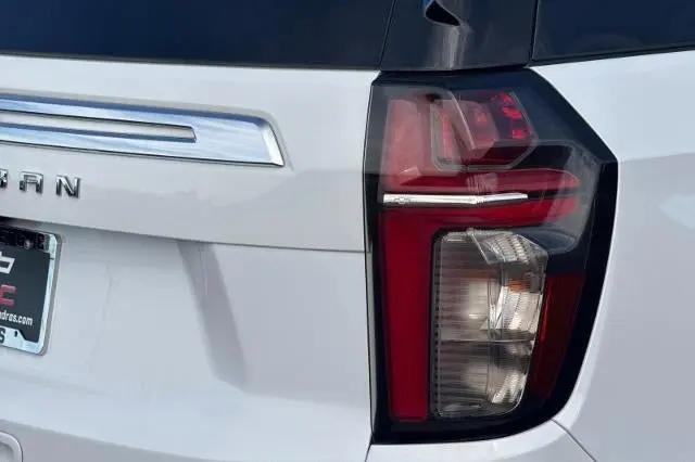2023 Chevrolet Suburban 4WD Premier