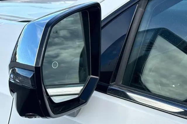 2023 Chevrolet Suburban 4WD Premier