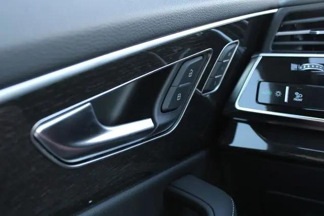 2026 Audi Q8 Premium Plus 55 TFSI quattro Tiptronic