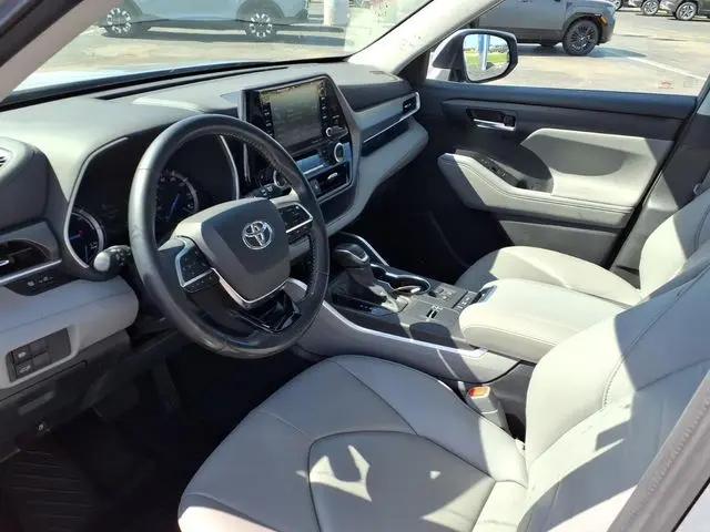 2020 Toyota Highlander Hybrid XLE