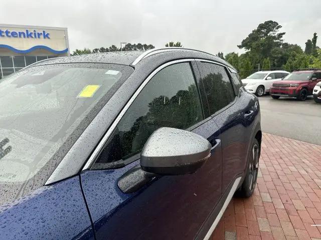2025 Nissan Kicks SR FWD