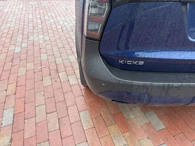 2025 Nissan Kicks SR FWD