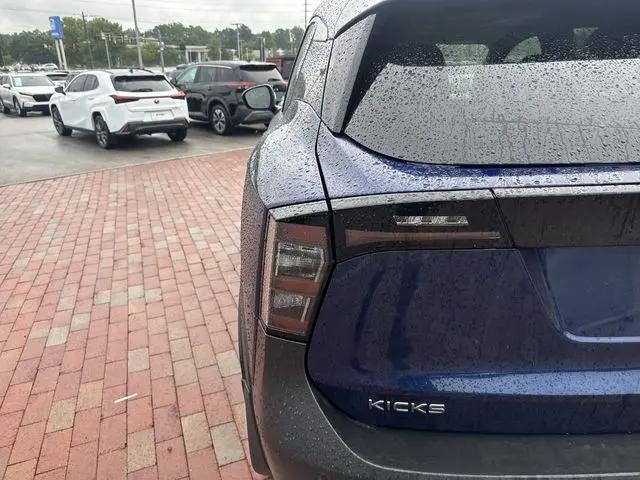 2025 Nissan Kicks SR FWD