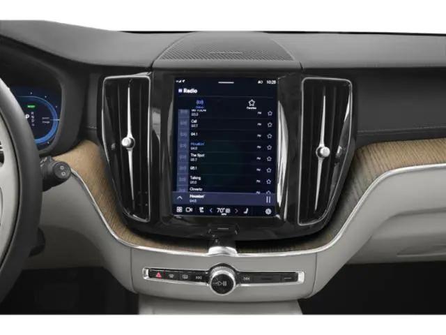 2024 Volvo XC60 Recharge T8 Plus Dark Theme