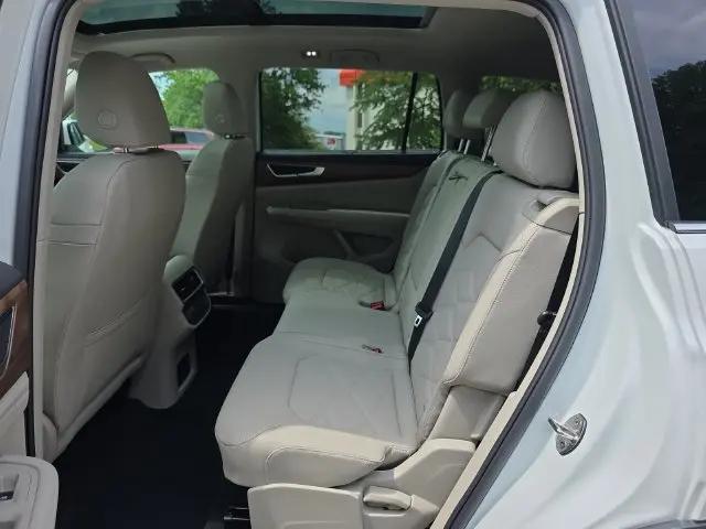 2026 Volkswagen Atlas SE with Technology