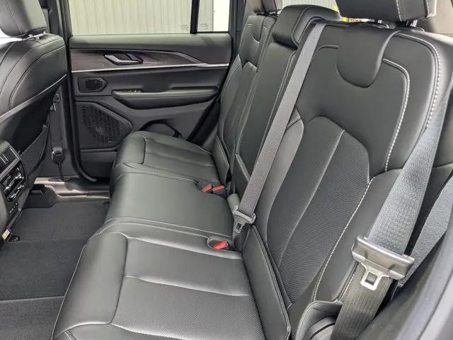 2026 Jeep Grand Cherokee Limited 4x2