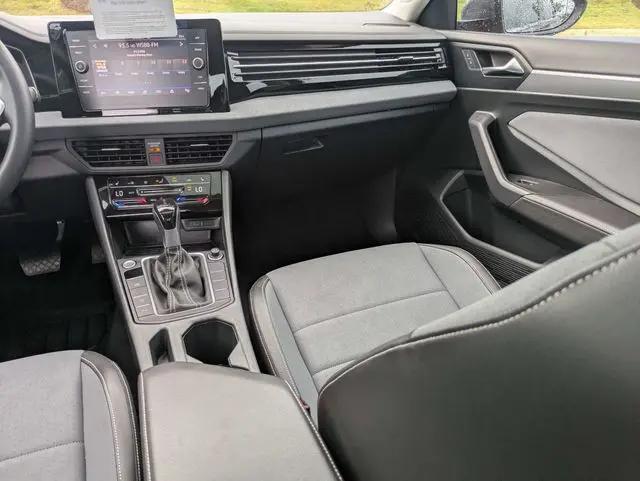 2025 Volkswagen Jetta 1.5T SE