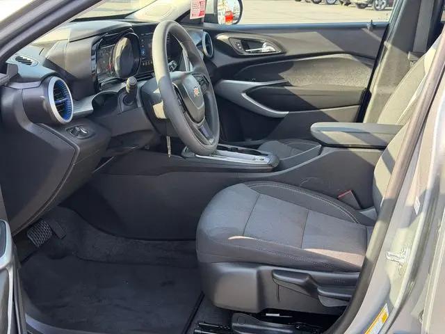 2025 Chevrolet Trax FWD LS