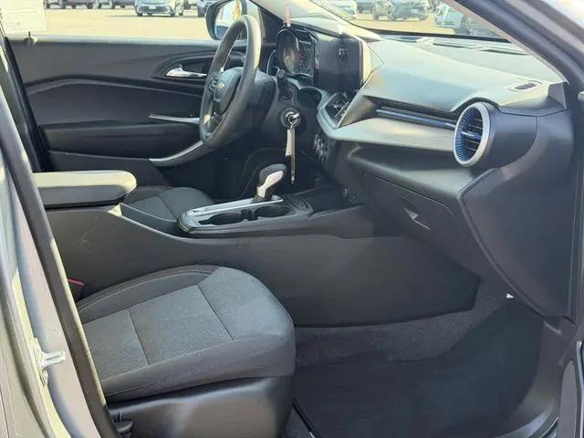 2025 Chevrolet Trax FWD LS