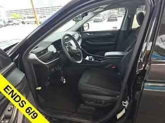 2023 Jeep Grand Cherokee Laredo 4x2