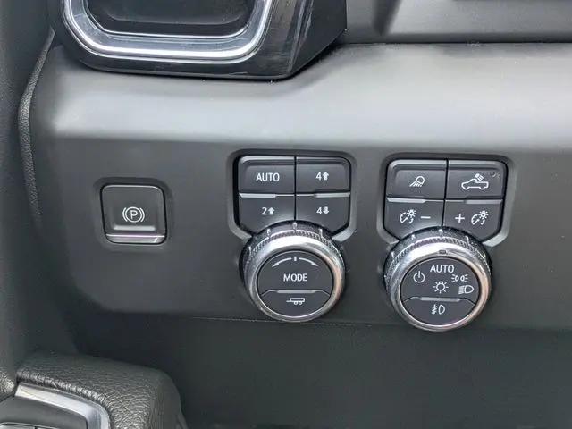 2024 GMC Sierra 2500HD 4WD Crew Cab Standard Bed Denali