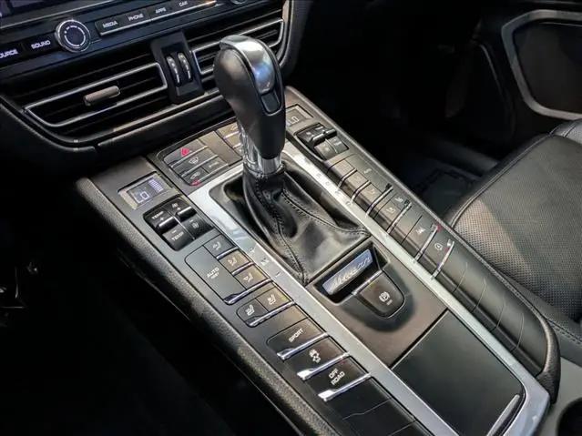 2021 Porsche Macan Macan