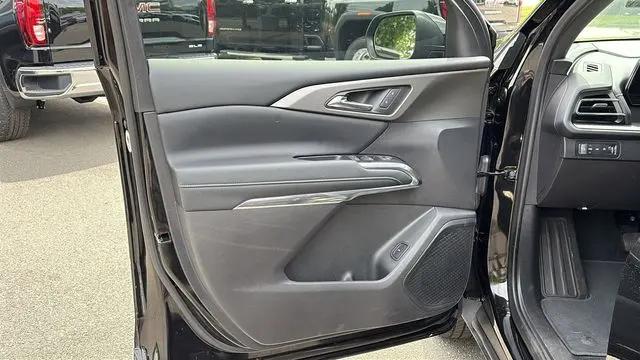 2025 Chevrolet Traverse AWD LT