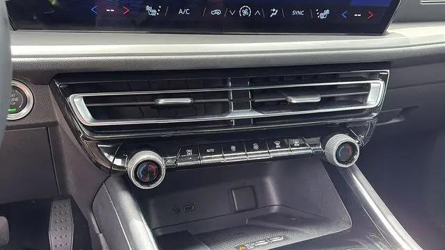 2025 Chevrolet Traverse AWD LT