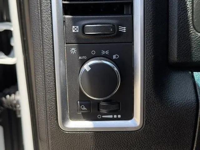 2022 Ram 1500 Classic SLT Crew Cab 4x4 5'7" Box