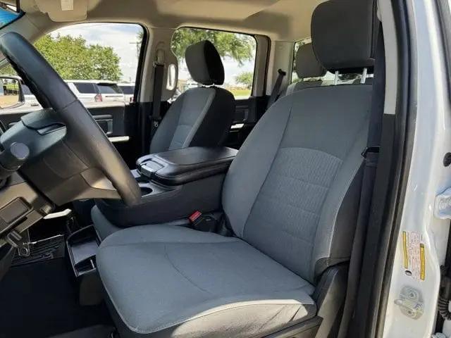 2022 Ram 1500 Classic SLT Crew Cab 4x4 5'7" Box