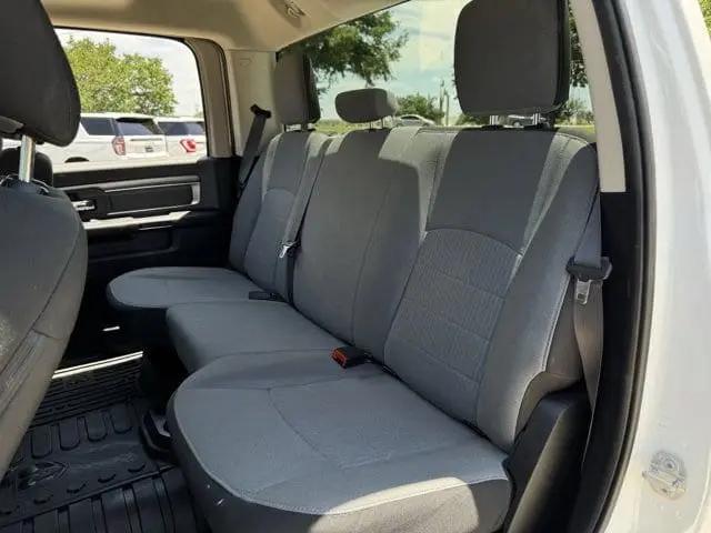 2022 Ram 1500 Classic SLT Crew Cab 4x4 5'7" Box