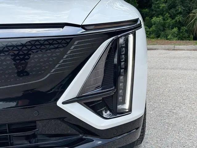 2024 Cadillac iQ Sport w/1SJ