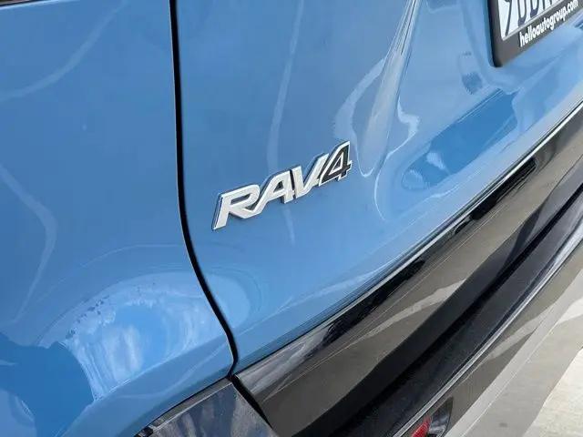 2022 Toyota RAV4 Hybrid SE