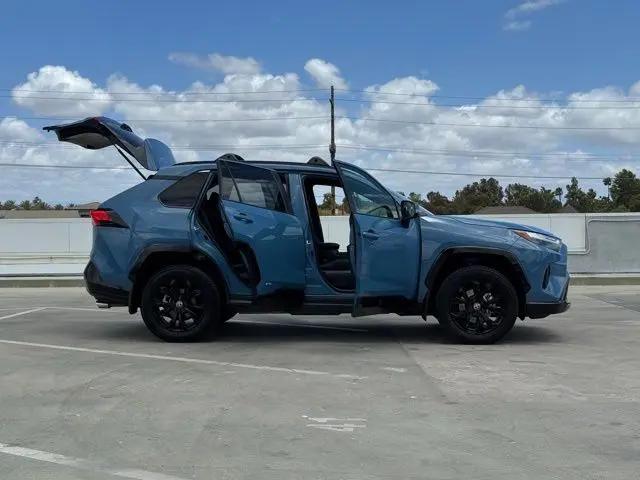 2022 Toyota RAV4 Hybrid SE