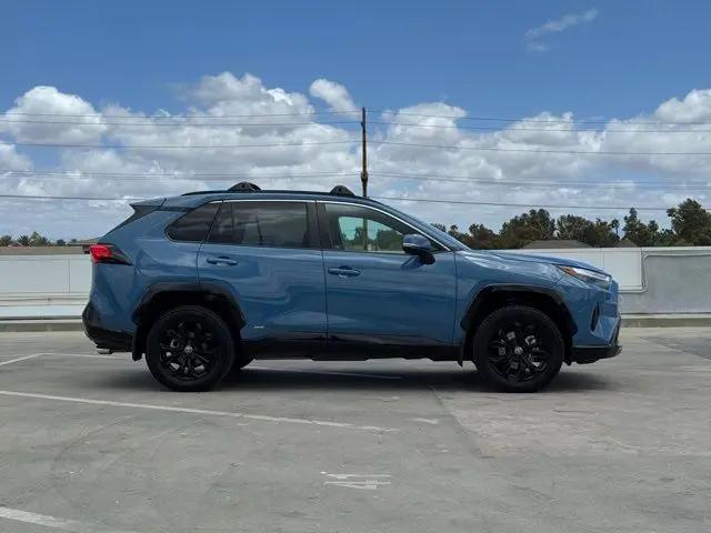 2022 Toyota RAV4 Hybrid SE