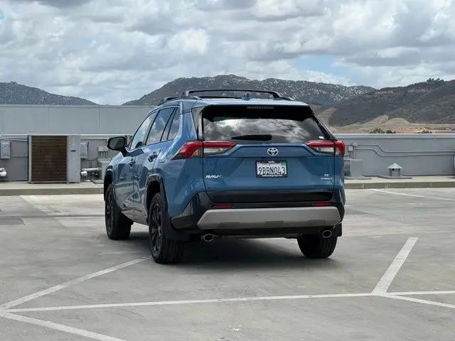 2022 Toyota RAV4 Hybrid SE
