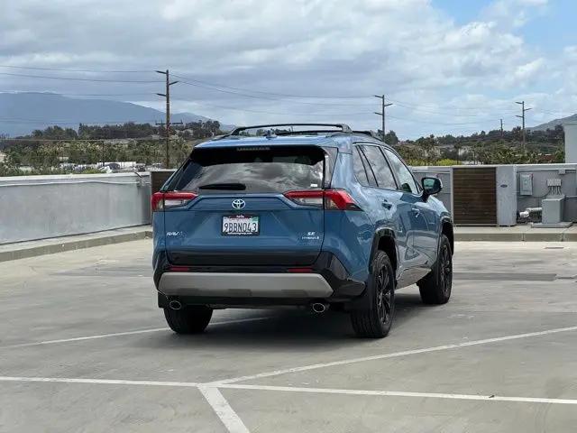2022 Toyota RAV4 Hybrid SE