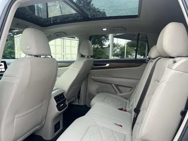 2026 Volkswagen Atlas SE with Technology