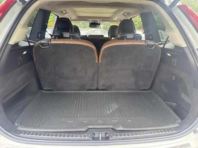 2020 Volvo XC90 T6 Momentum 7 Passenger