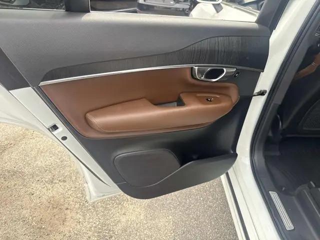 2020 Volvo XC90 T6 Momentum 7 Passenger