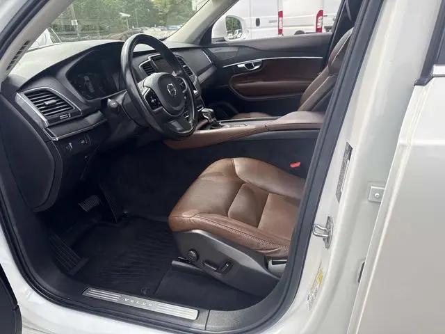 2020 Volvo XC90 T6 Momentum 7 Passenger