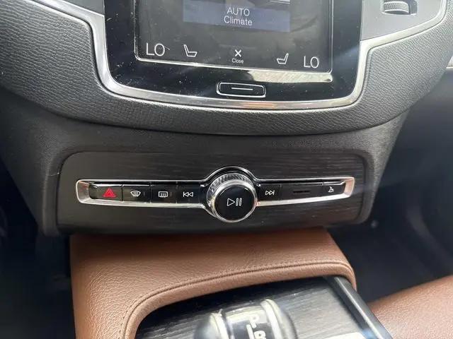 2020 Volvo XC90 T6 Momentum 7 Passenger