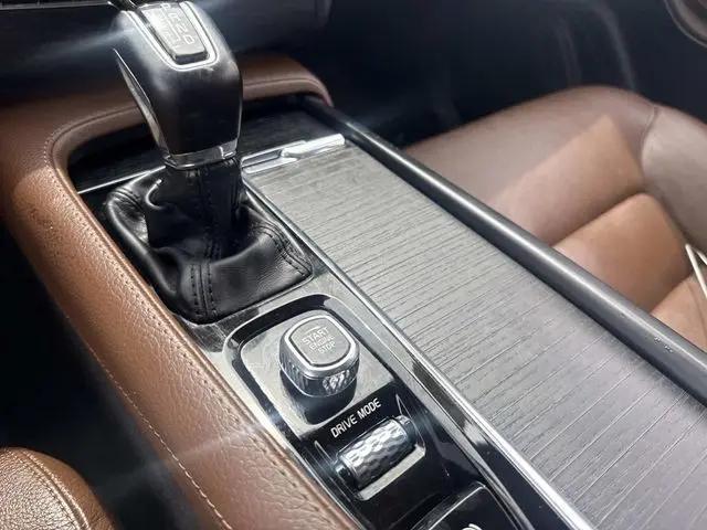 2020 Volvo XC90 T6 Momentum 7 Passenger