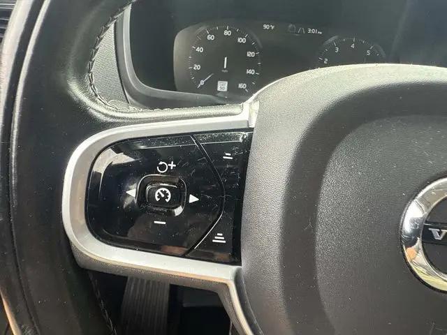 2020 Volvo XC90 T6 Momentum 7 Passenger