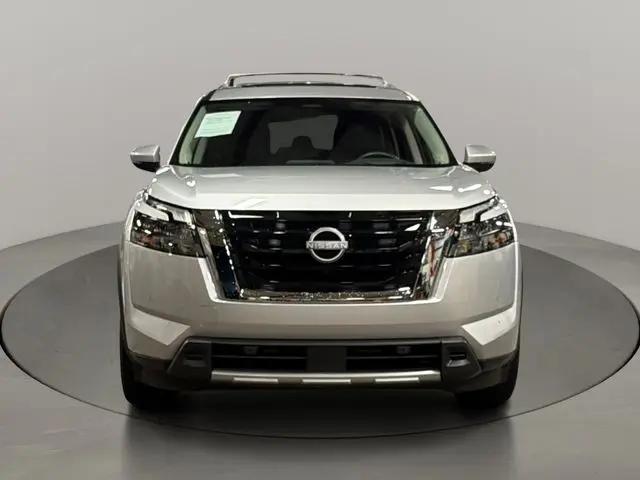 2025 Nissan Pathfinder Platinum FWD
