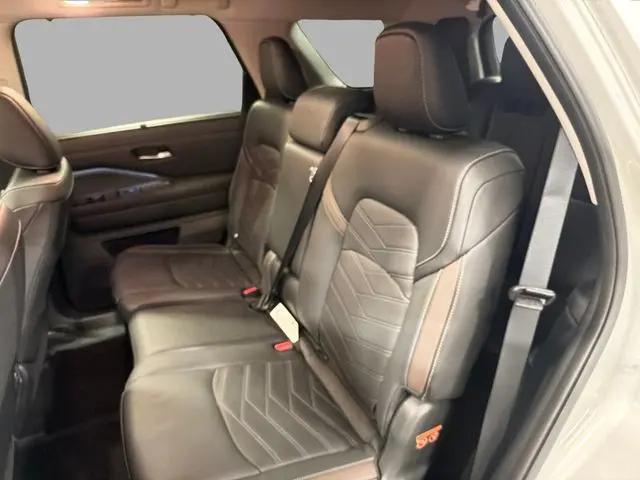 2025 Nissan Pathfinder Platinum FWD